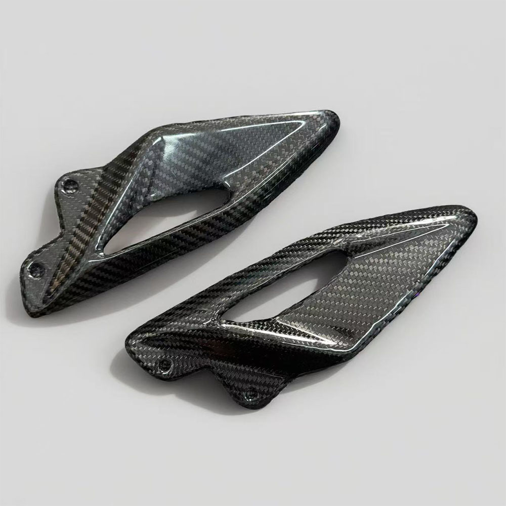 For Triumph Street Triple 660  - مراجعة Crepe Pan Carbon وسعره