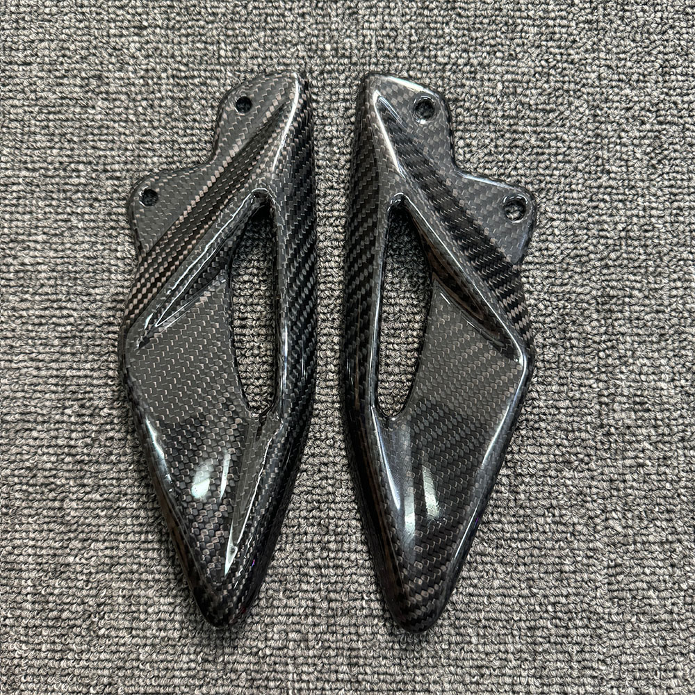 For Triumph Street Triple 660  - مراجعة Crepe Pan Carbon وسعره