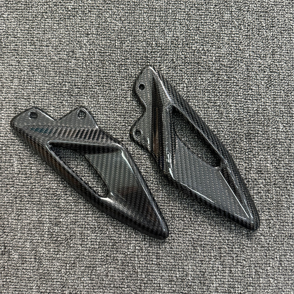 For Triumph Street Triple 660  - مراجعة Crepe Pan Carbon وسعره