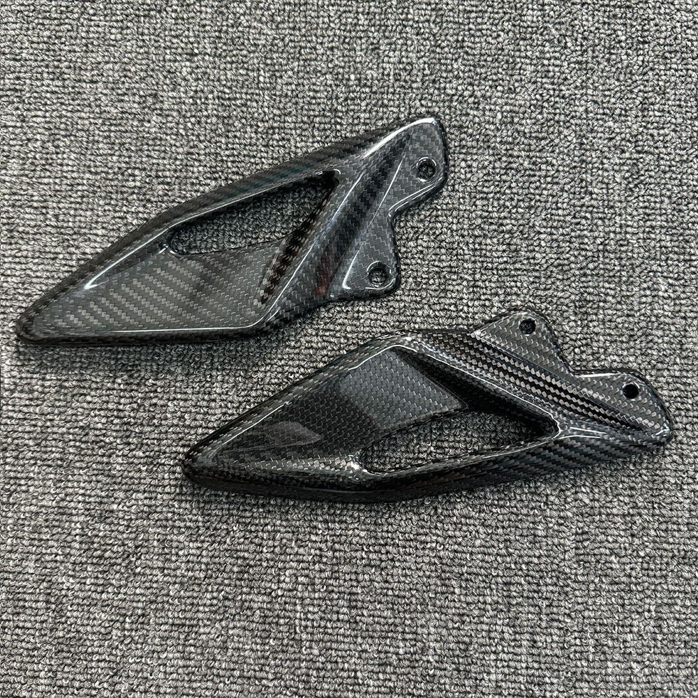 For Triumph Street Triple 660  - مراجعة Crepe Pan Carbon وسعره